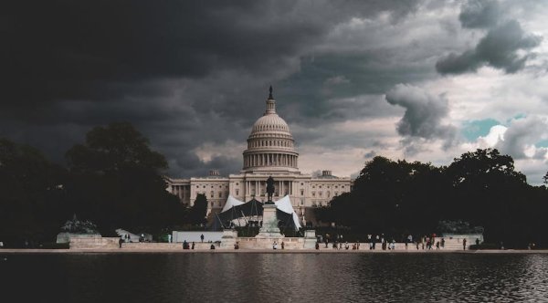 中国星配资 美共和党一众议员：特朗普授权打击伊朗核设施决定违宪