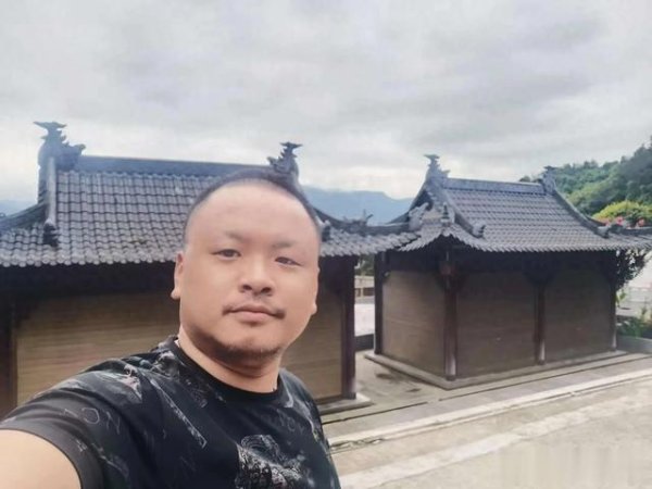 金诚无忧 48小时卷走129亿元! “DGCX鑫慷嘉”平台爆雷、人去楼空